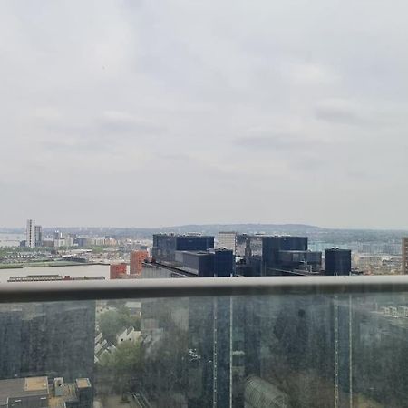 Skyview Waterside City Luxury Apartment 伦敦 外观 照片